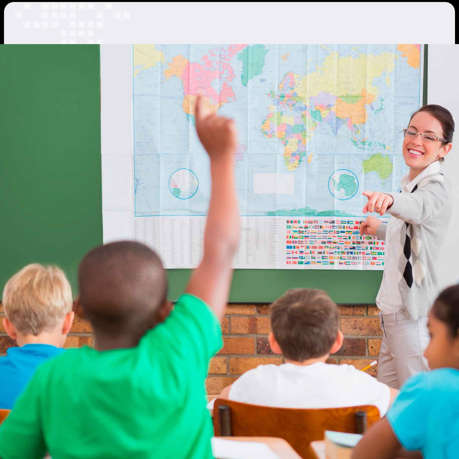 Niños y jóvenes participando en un espacio de formación educativa comunitaria