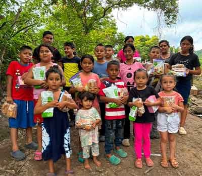 Actividad comunitaria con niñez y voluntariado